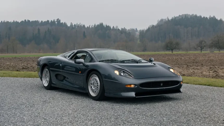 Ainutlaatuinen Jaguar Xi220 Sothebysin huutokaupassa