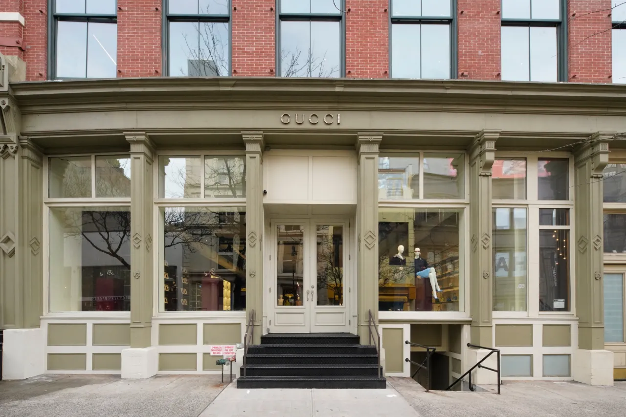 Sabato de Sarnon debyytti New Yorkin putiikissa