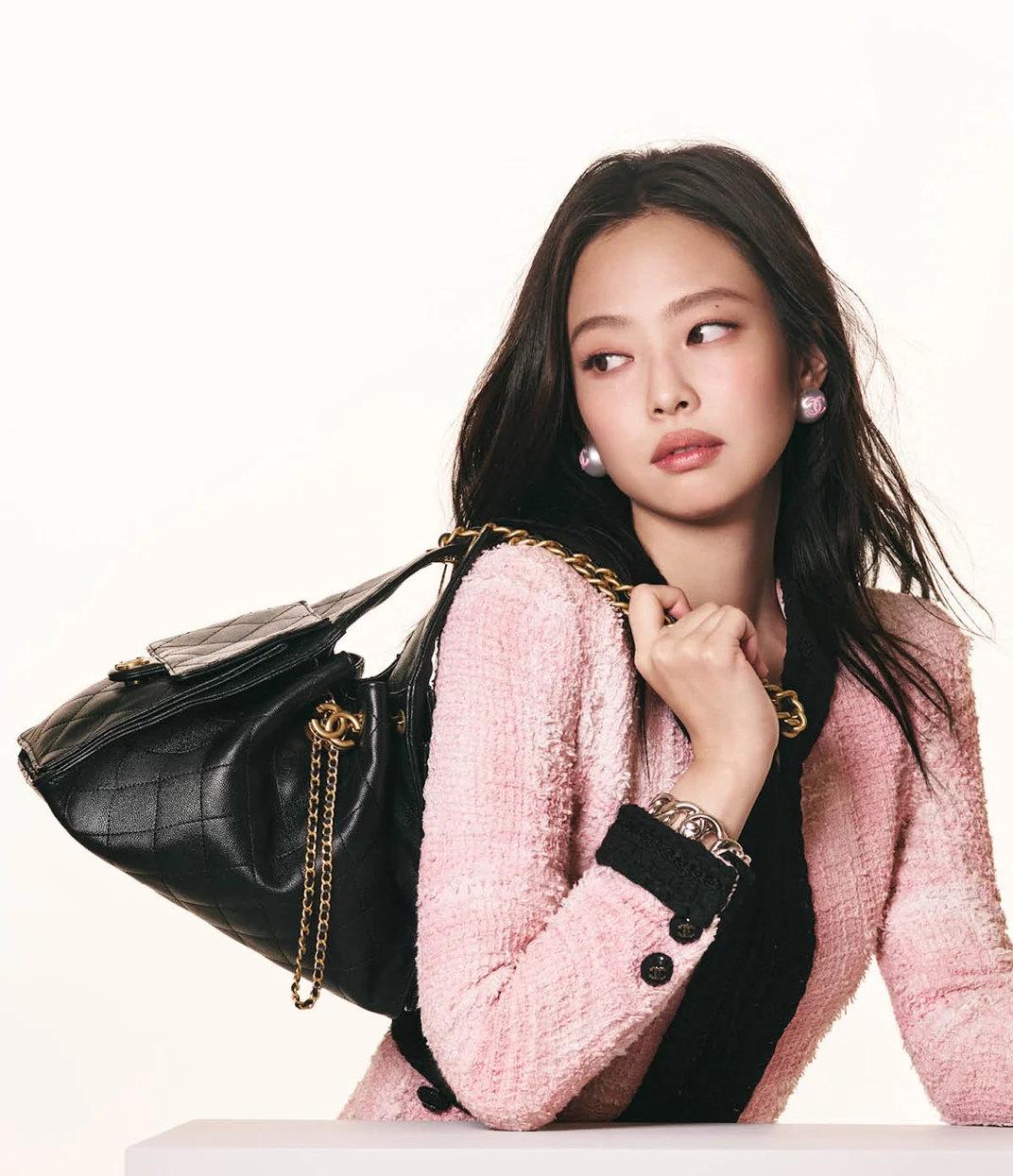 Dua Lipa ja Jennie Chanelin kampanja 25