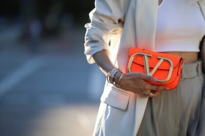 yksinoikeudella painettu d