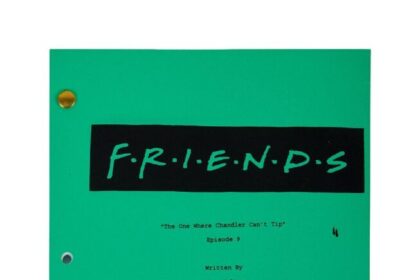 "ystävät" huutokaupassa