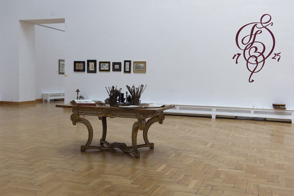 J&auml;rjestysh&auml;iri&ouml;inen palatsi. Franciszek Starowieyski j&auml;lleen Krakovassa - n&auml;yttelydokumentaatio