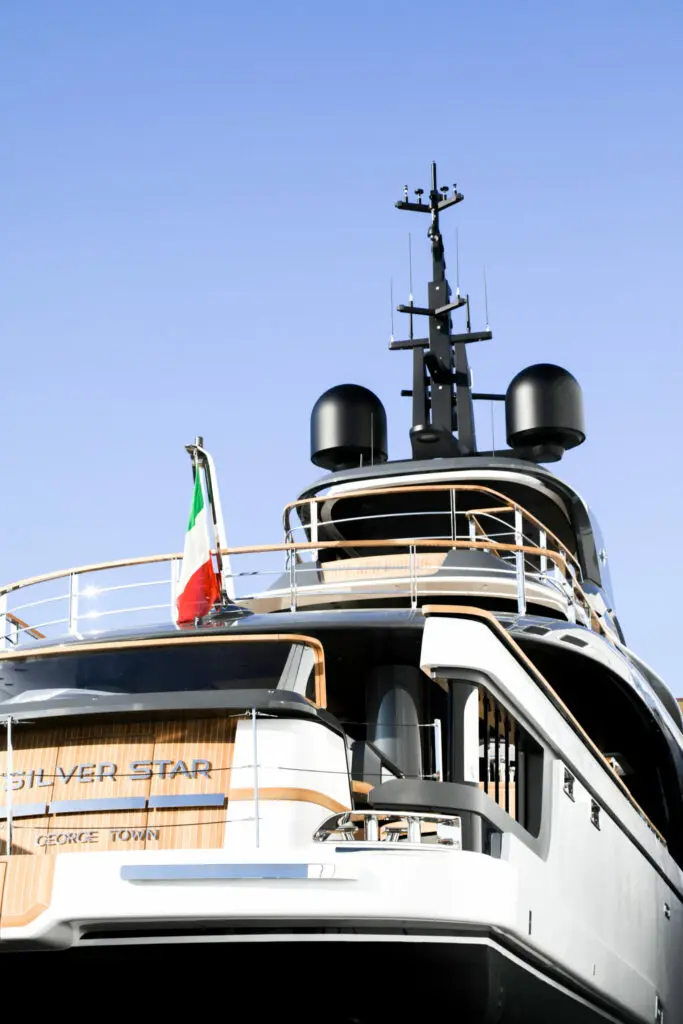 Armani Admiral2 -jahti