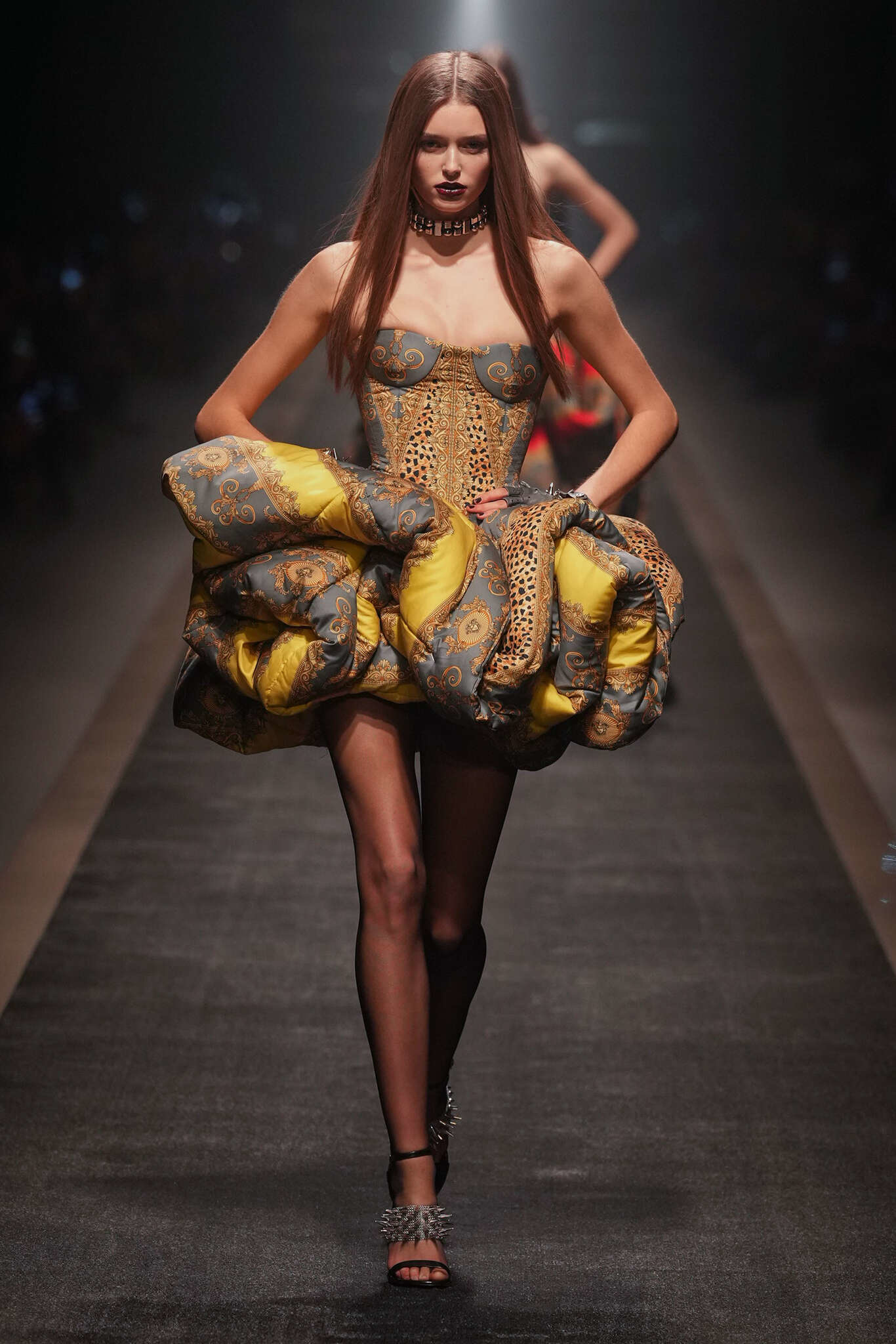 Viimeisin=Versace show