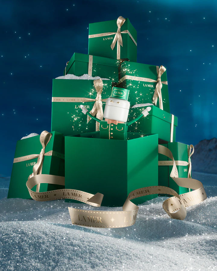 Lm 2024 Fy25 Holiday Plp Header 3 Attendants sisällä Train Primer Desktop Slice