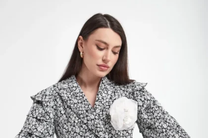 Mittatilaustyönä tehty mekko