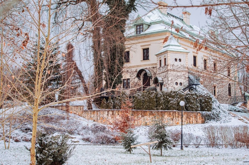 Odrowążin palatsi talvella