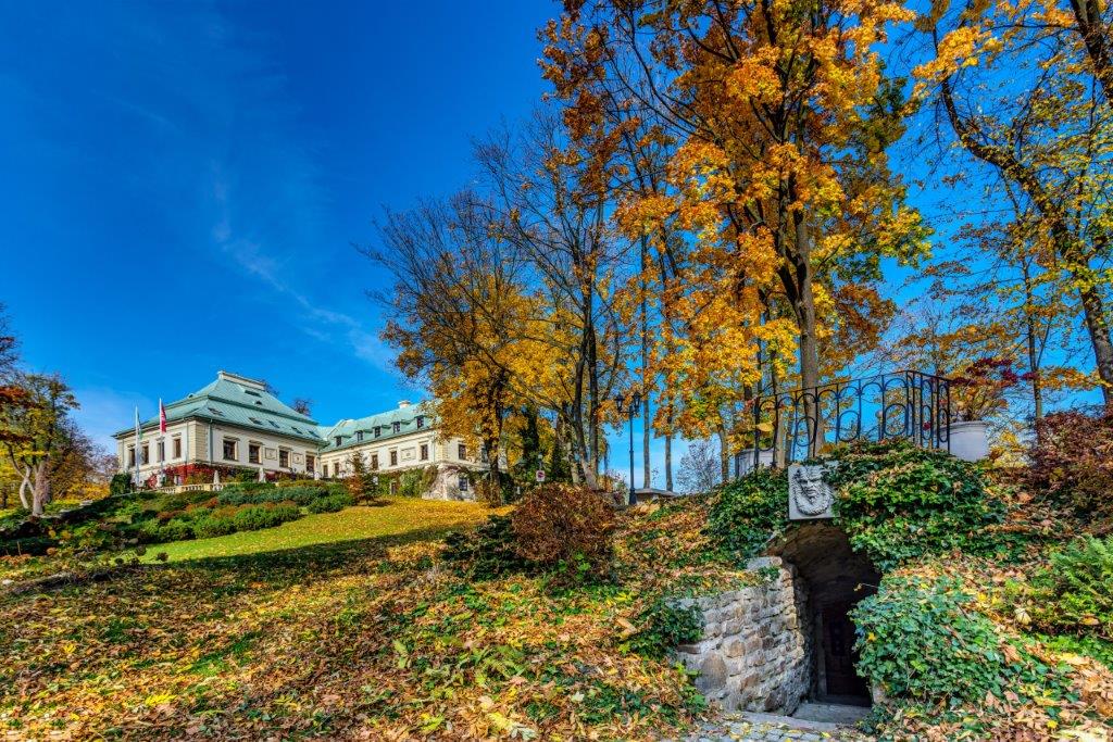 Odrowążin palatsi syksyllä