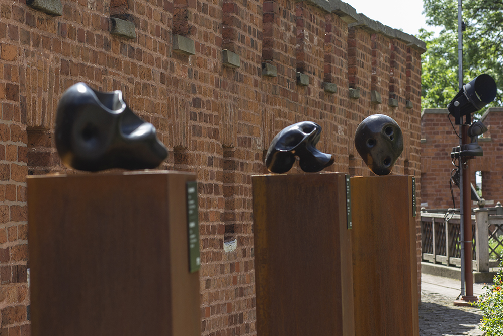 Beksinski veistoksia