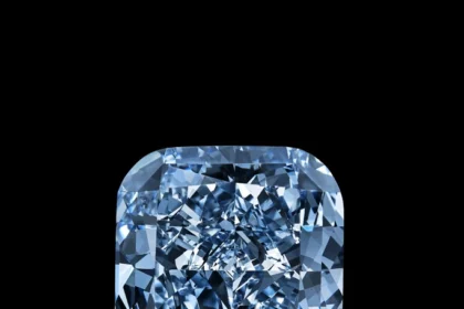 Sininen timantti huutokaupassa Genevessä4