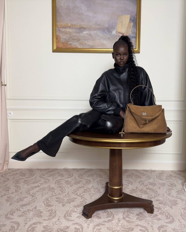 Balenciagan kampanja Claudia Schifferin kanssa5