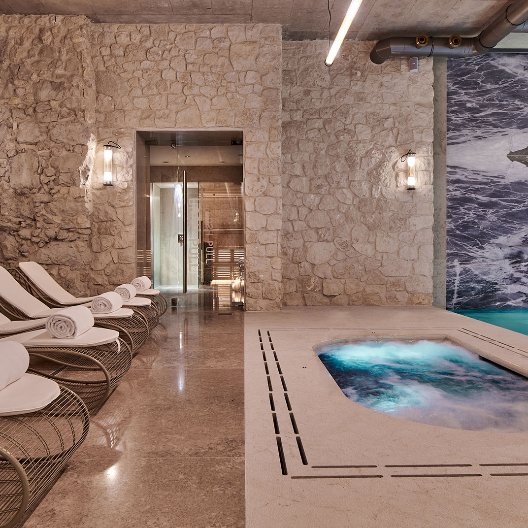 Michelin-t&auml;hdell&auml; palkittu Krakovan hotelli H15 Luxury Palace5