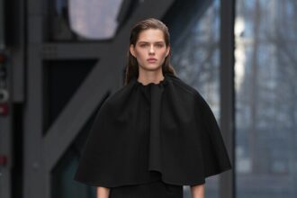 Calvin Klein Myytin ja Nykyisyyden Välissä