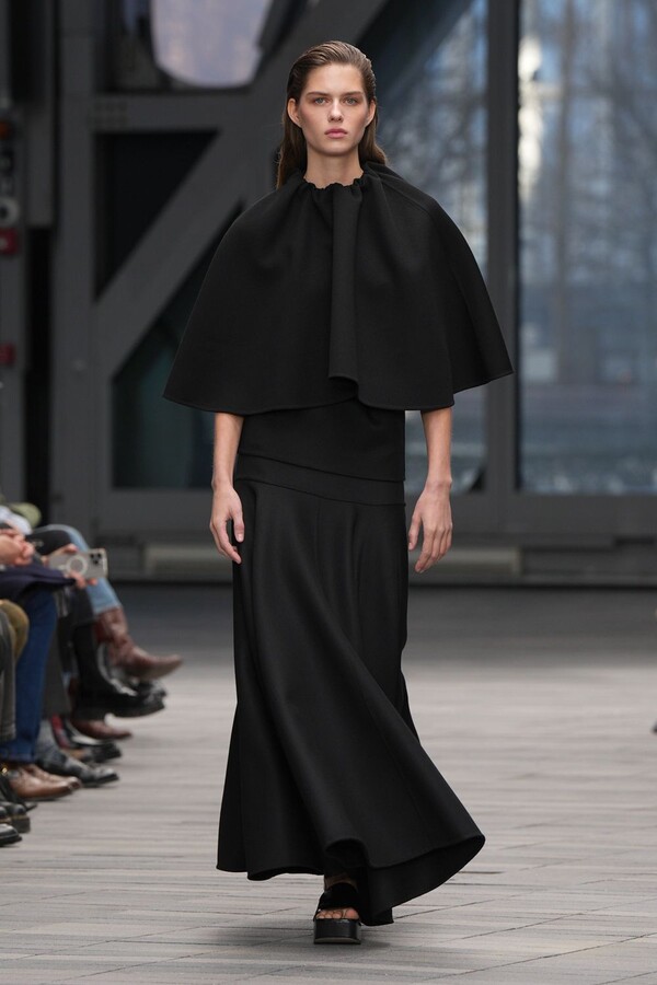 Calvin Klein Myytin ja Nykyisyyden Välissä