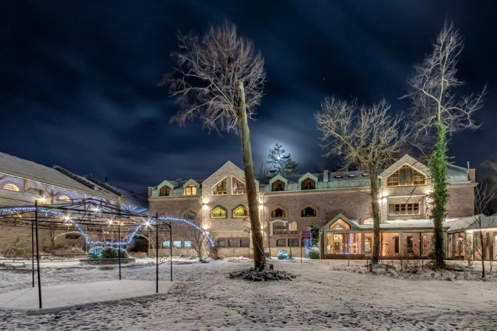 Manor House Termy Zamkowe Yöllä