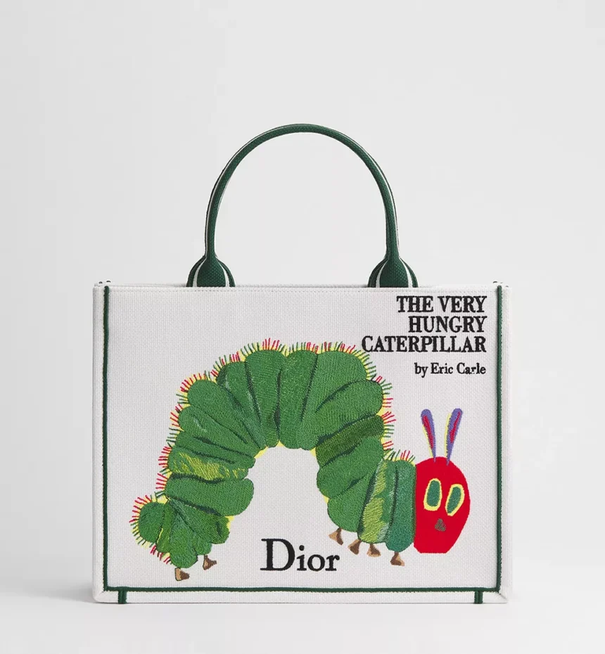 Dior Book Tote Kun Kirja Muuttuu Muodiksi