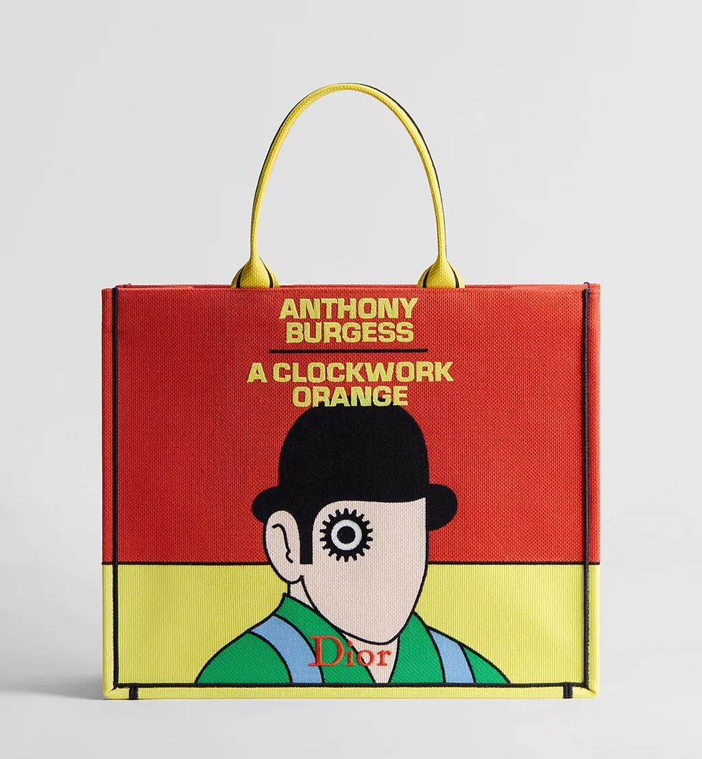 Dior Book Tote Kun Kirja Muuttuu Muodiksi113